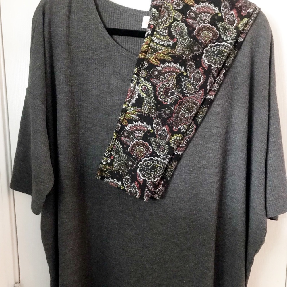 Large LuLaRoe Irma in gray w/TC paisley leggings.